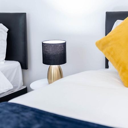 Three Bedroom Apartment- One Choice Stays Serviced Accommodation- Jewellery Quarter Бирмингам Екстериор снимка