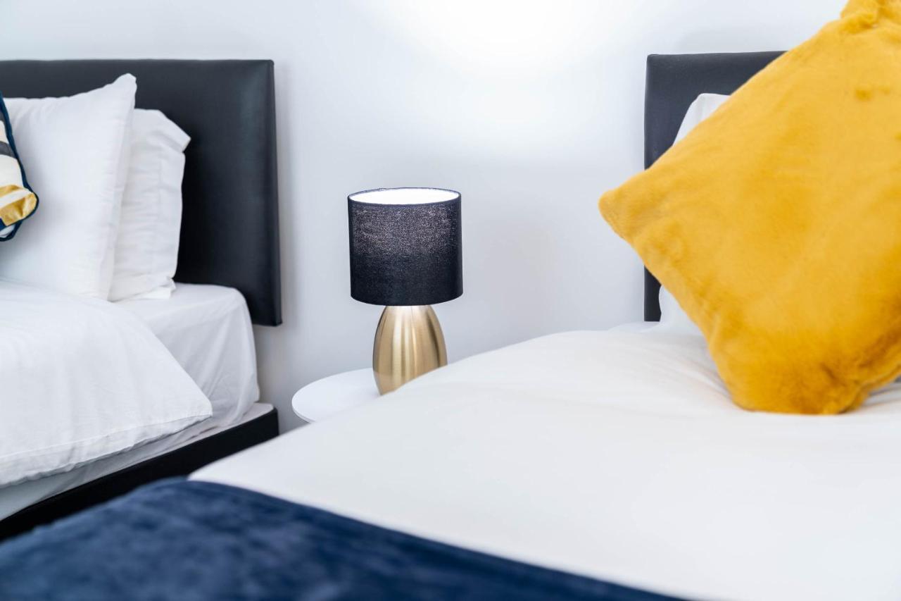 Three Bedroom Apartment- One Choice Stays Serviced Accommodation- Jewellery Quarter Бирмингам Екстериор снимка