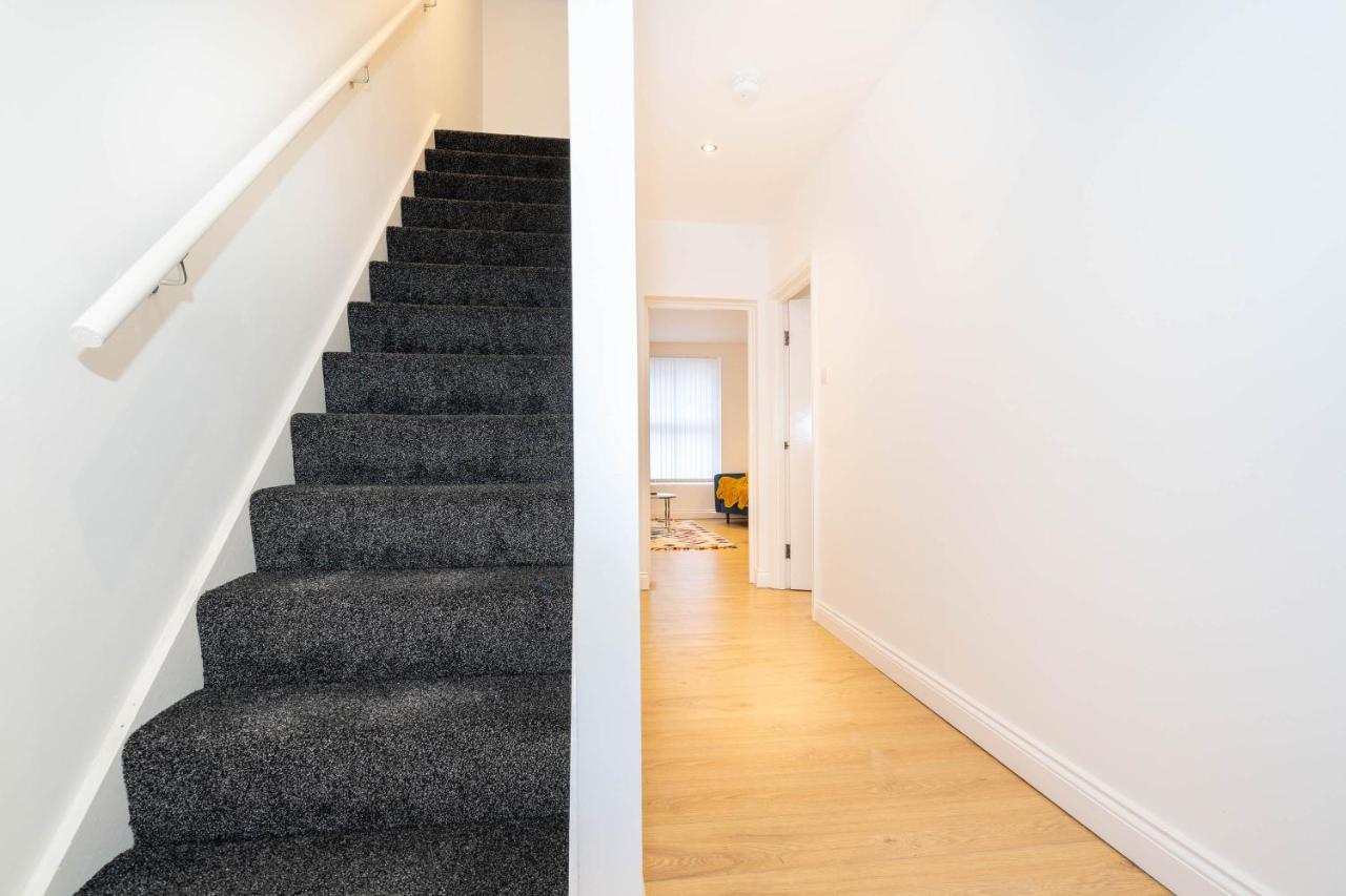 Three Bedroom Apartment- One Choice Stays Serviced Accommodation- Jewellery Quarter Бирмингам Екстериор снимка